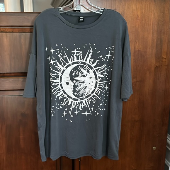 SHEIN Tops - NWOT SHEIN Celestial Graphic T-shirt